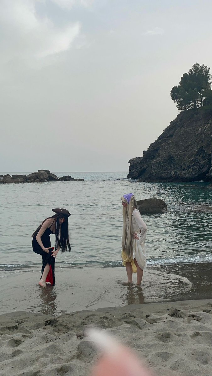 needlenoodle_'s tweet photo. pov cosplay on the beach 
#beiguang #genshinimpact https://t.co/LeJbcEw19N