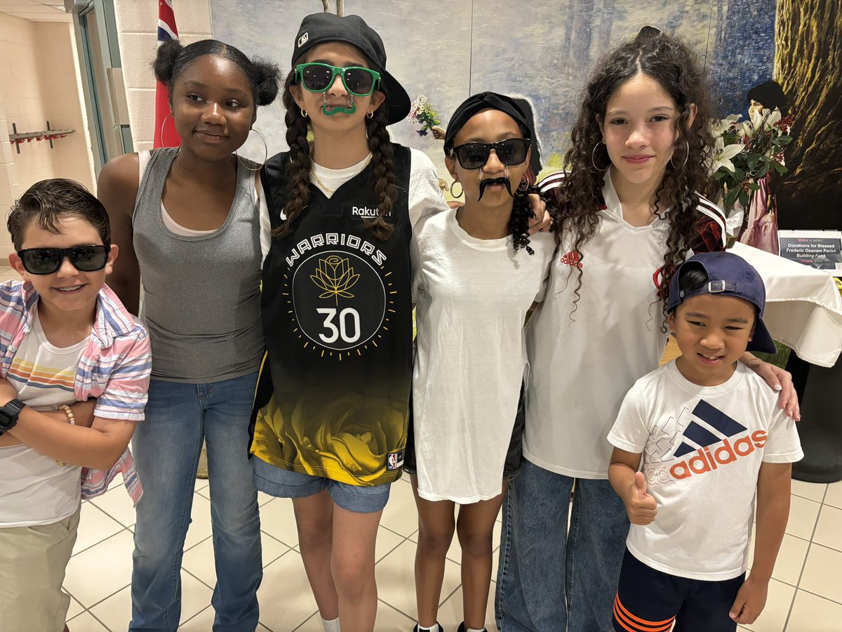 SRWS_YCDSB's tweet photo. 80’s Day @ SRWS! @paonesl @YCDSB https://t.co/SGsbut5pr4