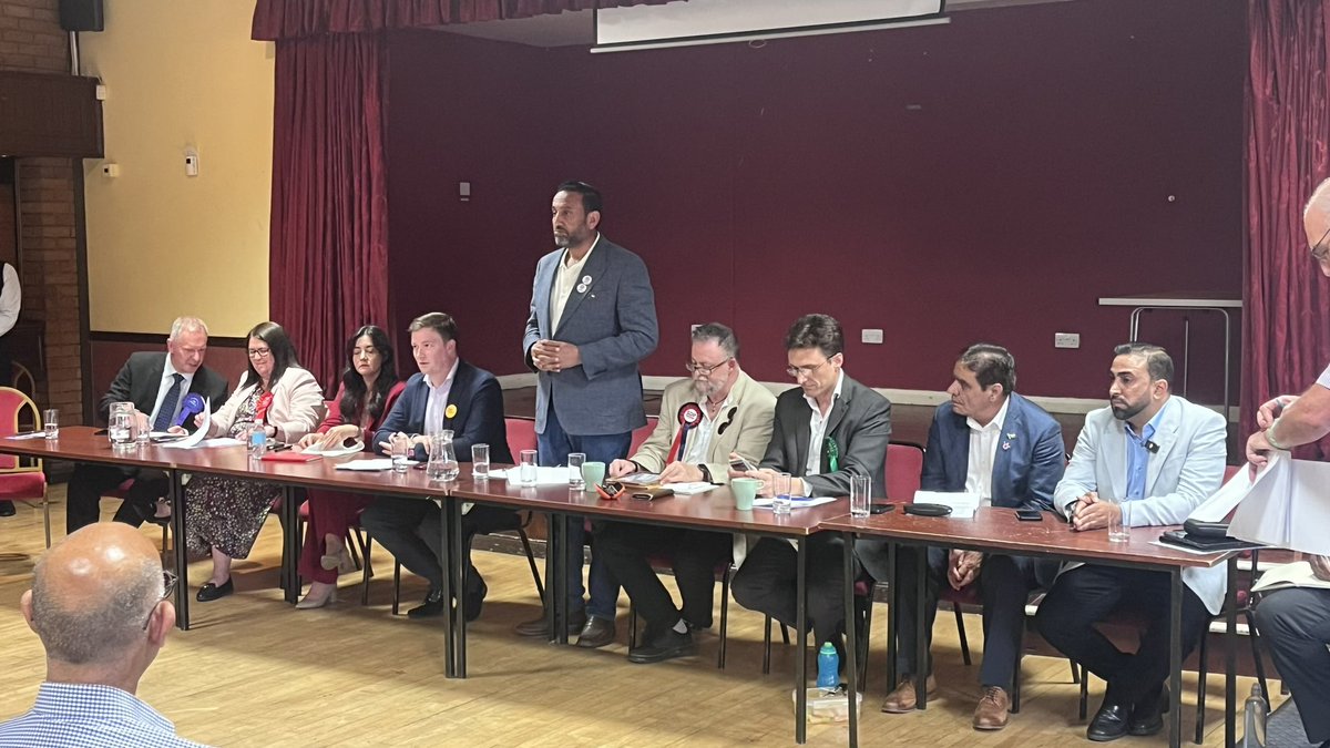 CTL_Luton's tweet photo. CTL organised an election hustings last evening for both Luton constituencies, Luton North and Luton South and South Bedfordshire. We had well over 100 people attending, and 9 candidates from every party except ReformUK who didn’t show up, about equal from the constituencies. https://t.co/K6FZZ5JpCX