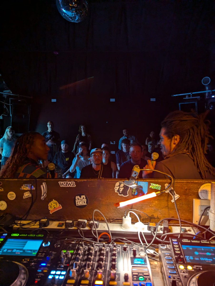 another great session on thurs 🖤

big love to <a href="/bradleyzero/">Bradley Zero 🇩🇲</a> who joined us for a q&amp;a, <a href="/DJFarsight/">Farsight</a>, V4N4D4N4, <a href="/vxrgo__/">VXRGO ♍️</a>  for the dj sets and as always the crew who came down to hang &amp; enjoy the music 🔊

back July 18th🔗
ra.co/events/1950356

sign up ✉️
bit.ly/NoEditsLondon