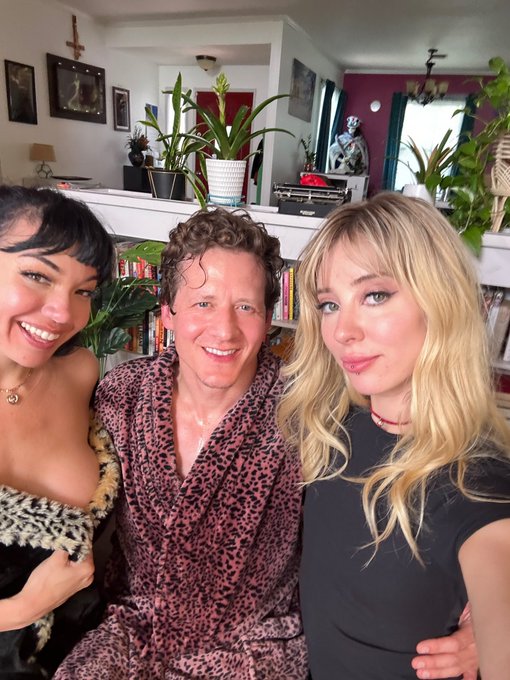 Shot a super cute and sloppy scene for our sites 🥹🥹🥹 @littlepuck @ShawnAlff  https://t.co/P3jAPpTCqI