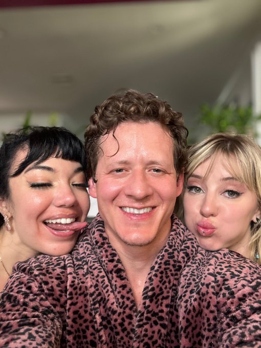 Shot a super cute and sloppy scene for our sites 🥹🥹🥹 @littlepuck @ShawnAlff  https://t.co/P3jAPpTCqI