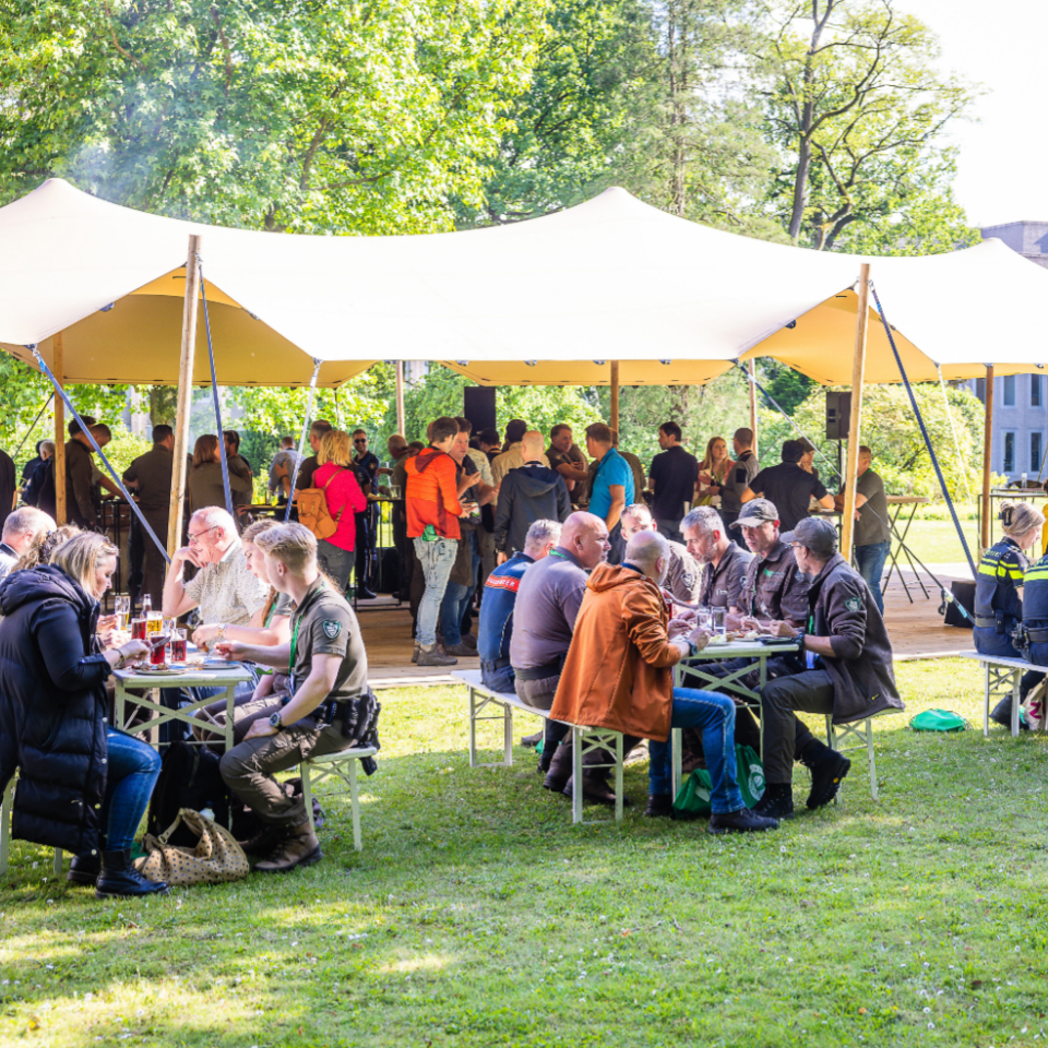 Vorige week vond de Ontmoeting in het Groen 2024 plaats en wat een succes was deze dag! We hadden enorm geluk met het 🌞. De partners lieten zich inspireren door thema's zoals natuurbranden en verwarde personen. Bedankt voor de leuke dag vol goede gesprekken. Tot volgend jaar! 💪