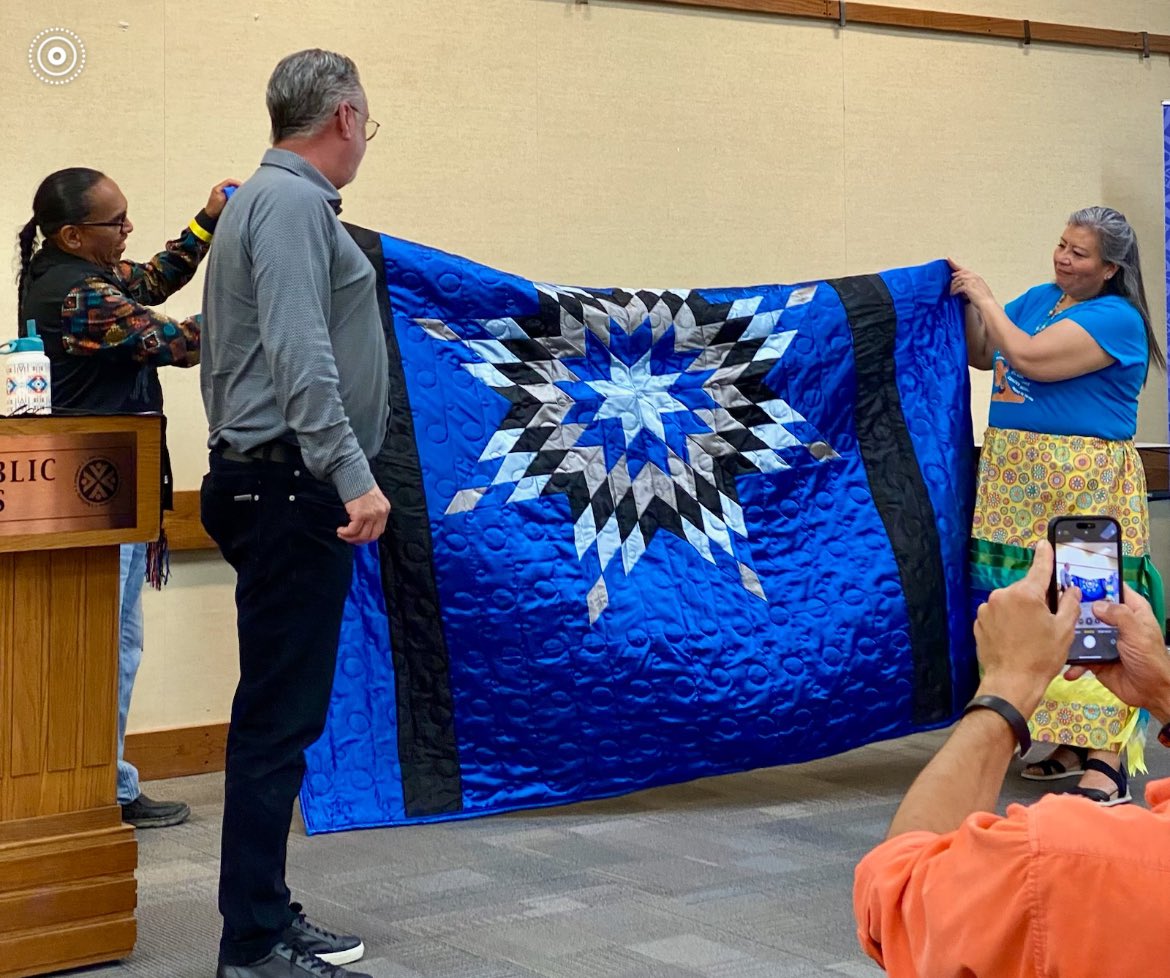 Honoured our Director of Regina Public Schools a beautiful satin starquilt for his retirement.