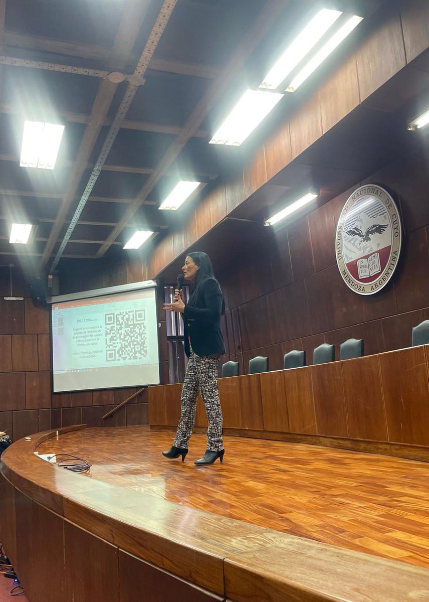 carinagannam's tweet photo. 3er Jornada de Capacitación. Salud Mental en Educación. DGE-DAE 

Prevención del Suicidio 
Infanto Juvenil 
UNCuyo. Fac. Cs. Económicas 
@MzaDGE https://t.co/3lMRB9i0MO