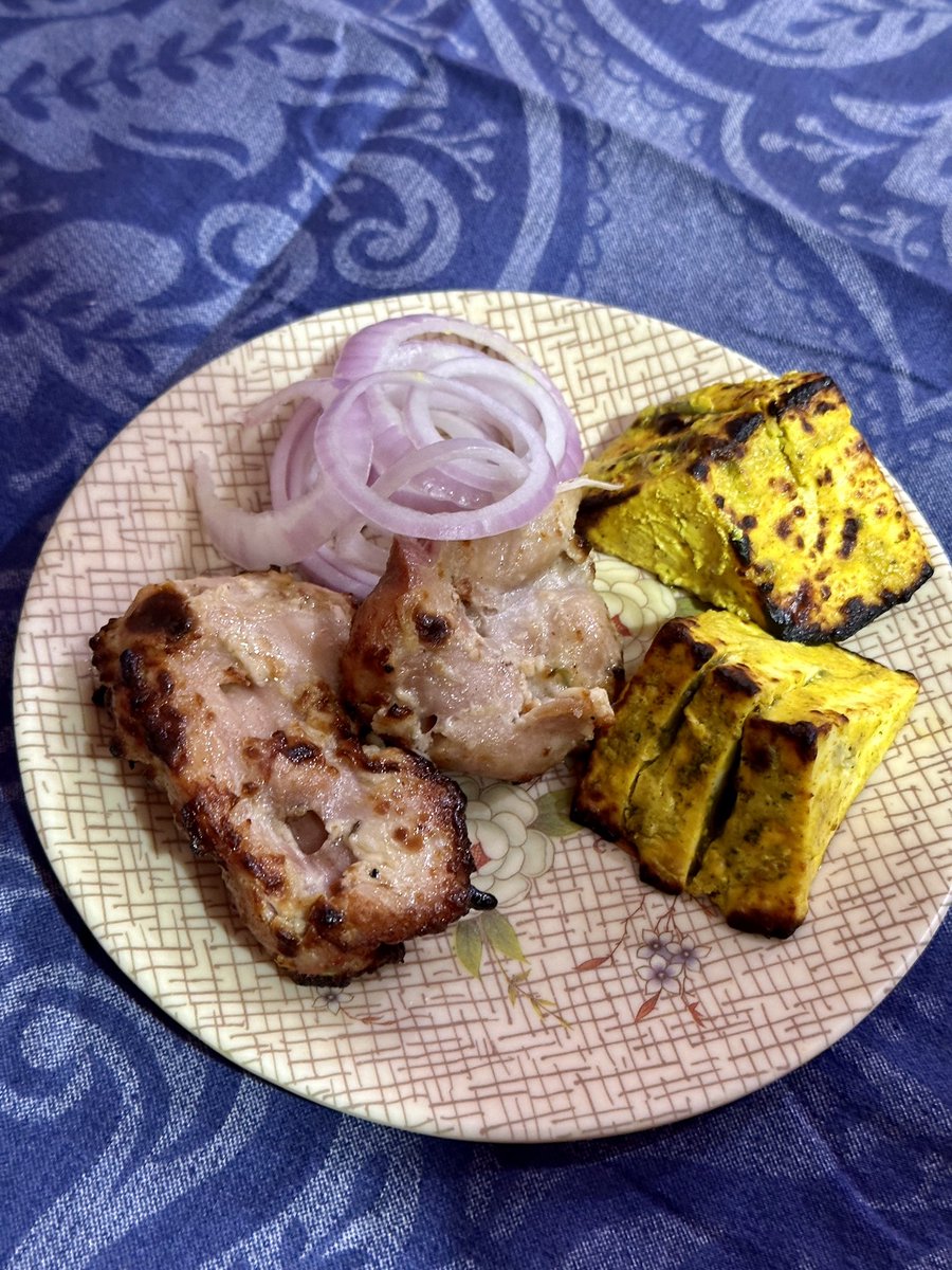 rajesh_tara's tweet photo. 𝐏𝐮𝐧𝐣𝐚𝐛 𝐆𝐫𝐢𝐥𝐥 𝐀𝐥𝐰𝐚𝐲𝐬 𝐃𝐞𝐥𝐢𝐠𝐡𝐭𝐬 𝐘𝐨𝐮 ! 

This weekend, was craving for food from Punjab Grill. So, called for Chicken Malai Tikka and Multani Paneer Tikka from their Rajouri Garden outlet. 

Weekend gone right ! 

#MagicOfFlavours #Artify https://t.co/wisu9edJVB