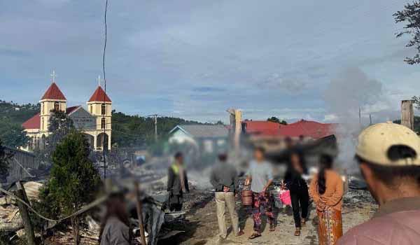 S_AsianXtians's tweet image. #Myanmar 🇲🇲: Horrible destruction in the tribal Christian town of #Hakha, as several homes were burned down by the junta, following clashes with pro-democracy resistance forces in the area.

#JusticeForMyanmar
#SanctionMyanmarJunta
#RestoreDemocracy