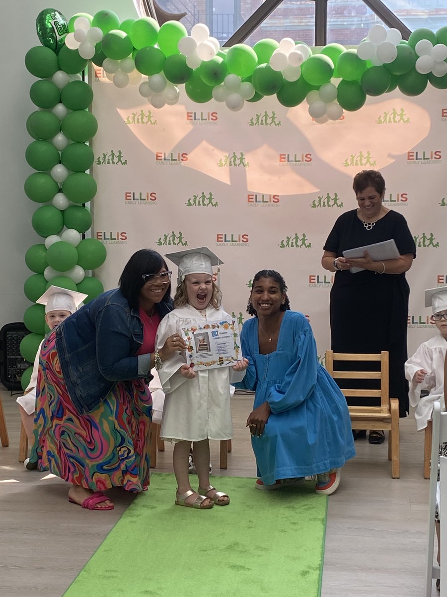 EllisEarlyLearn's tweet image. Congratulations to our little graduates! 🎓⭐ Off to kindergarten they go, ready to explore and grow! #preschoolgraduation
