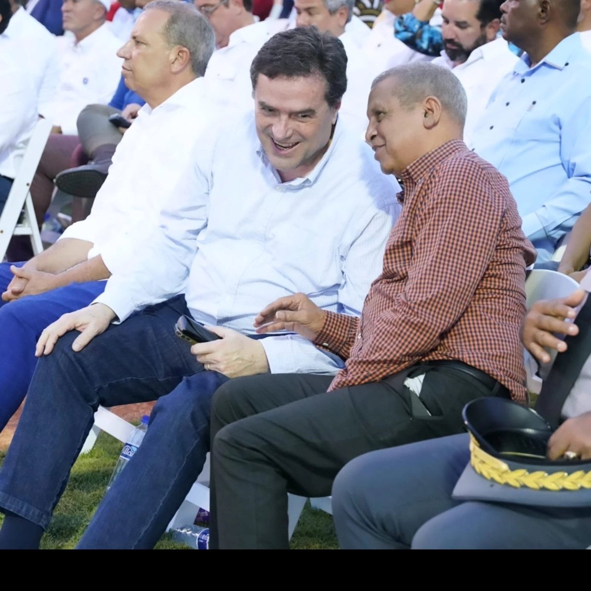 Elreydelaradio's tweet image. Don Armando Rodríguez y Fernando Geraldino, de Seaboard, entran al Deporte por la puerta grande!!!.

Los conocí en el Club San Lázaro y los invité al Torneo Latino de Pequeñas Ligas.
Son personas de éxito, decente, les encanta el Deporte y aportan al bienestar del país.
Les…