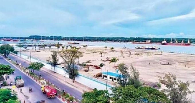 চট্টগ্রামে নজর এখন লালদিয়া টার্মিনালে