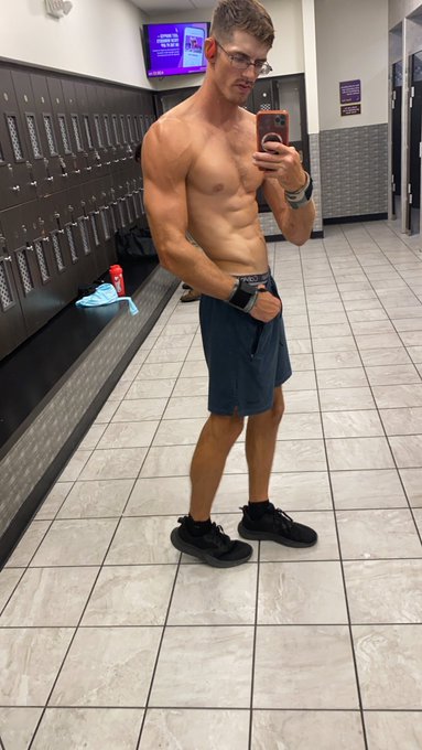 After workout https://t.co/zksuTBqPTQ