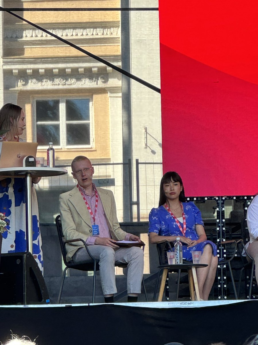 Kuvassa mun lempipuheenjohtajat poliittisissa nuorisojärjestöissä. Huomaa myös kun puhutaan turvallisuudesta, keillä on tilannekuva kohdallaan - nyt ei ole oikea aika vasemmiston kaipaamalle aseistariisunnalle vaan puolustustuotannon turvaamiselle. #SuomiAreena