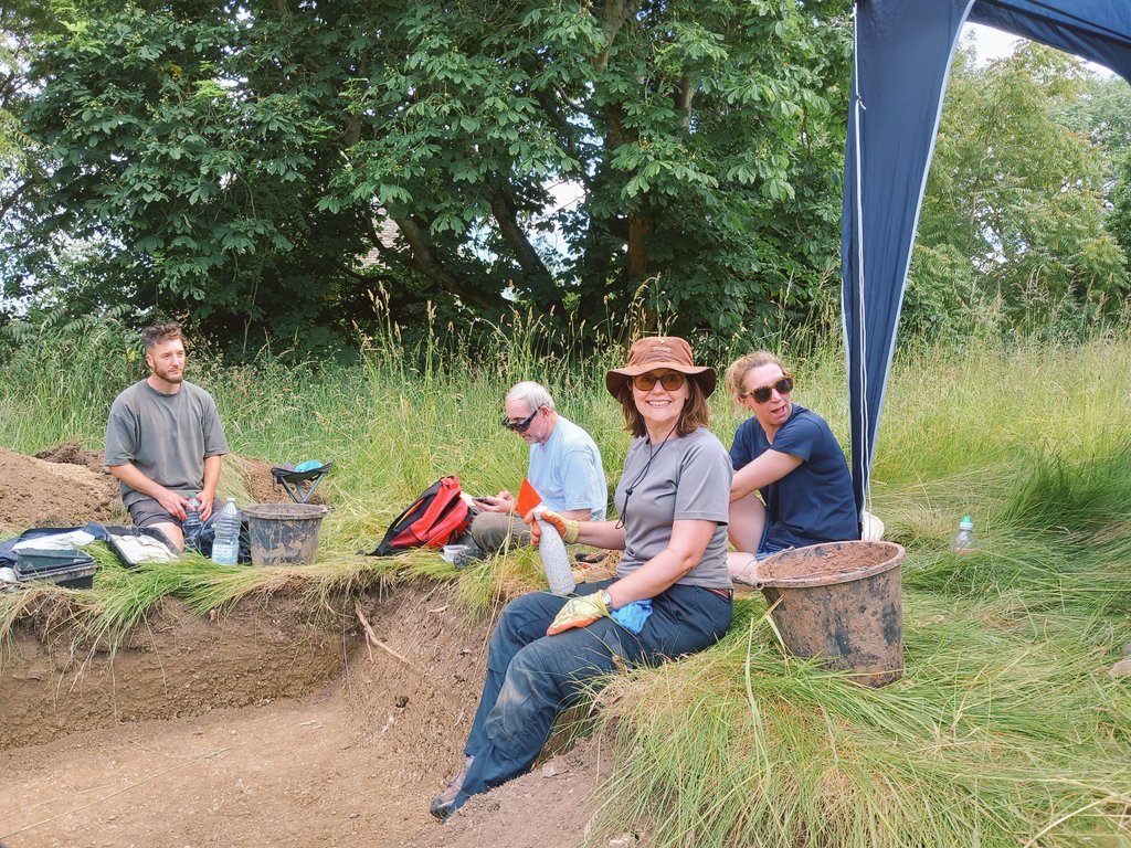 CotswoldArch's tweet photo. When the greatest challenge on site is the heat 🥵, we’re staying safe in the shade, remembering our sunscreen, and keeping hydrated. An extra tea break with biscuits is just what we need 😂 #kelmscott2024 @KelmscottManor @SocAntiquaries #communitydig https://t.co/IU4KHr9xzg
