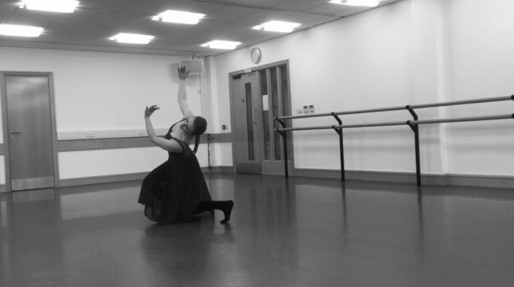 HollyFJenkins's tweet photo. A Monday evening well spent! Flying across the studio, forgetting about everything else https://t.co/lSp2SLmiai