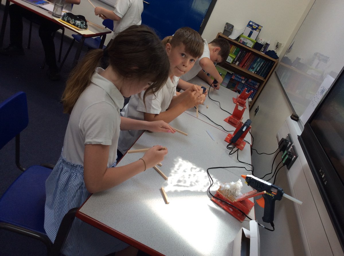 NectonY6's tweet image. Sycamore have had a busy start to the week making our robots. There has been lots of sawing and  hot glue to make our wooden bodies. We are now starting to decorate them.