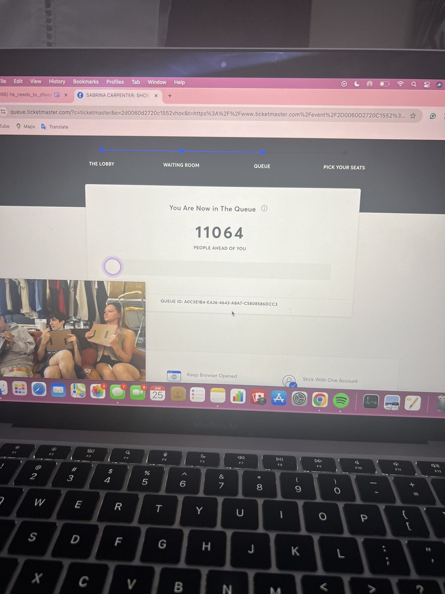 copycatkillerry's tweet photo. ELEVEN THOUSAND???? https://t.co/JhBtqAQ9kD