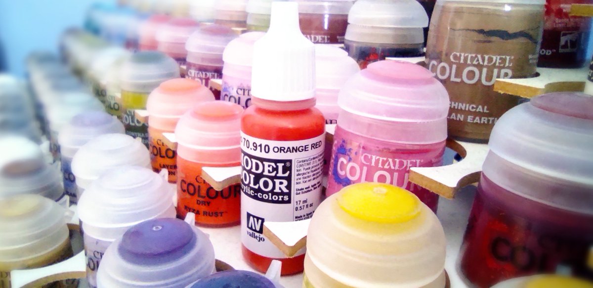 MakintoshGamer's tweet image. Trochę to trwało ale nareszcie mogę się Wam, moi Kochani, pochwalić ciasnym, ale własnym, warsztatem przystosowanym zarówno do drobnych napraw elektroniki jak i &quot;malowania laleczek&quot; 😉.

#channelupdate #newiscoming #nadchodzinowe #retro #modern #hardware #workshop #offlinegaming