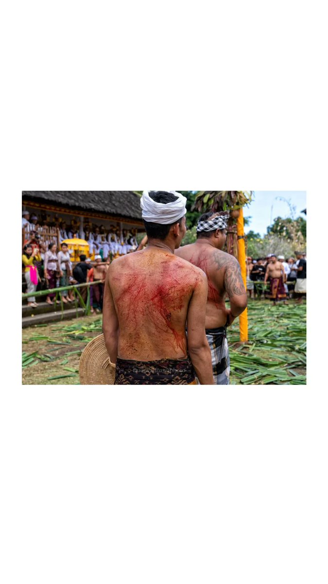 Mekare-Kare | Perang Pandan | Pandan Fight.
Desa Tenganan Dauh Tukad, Karangasem Bali
#rudiwaisnawaphoto 
#Perangpandan 
#TengananDauhTukad
#culrure
#Bali