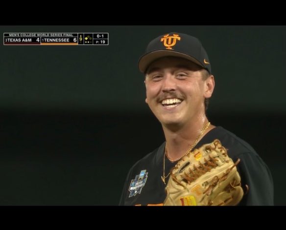 BigOrangeHeupel's tweet image. Seeing Combs remain this cool under pressure? 

That’s when I was like, “Combs is good. We may just close this thing out.”

…