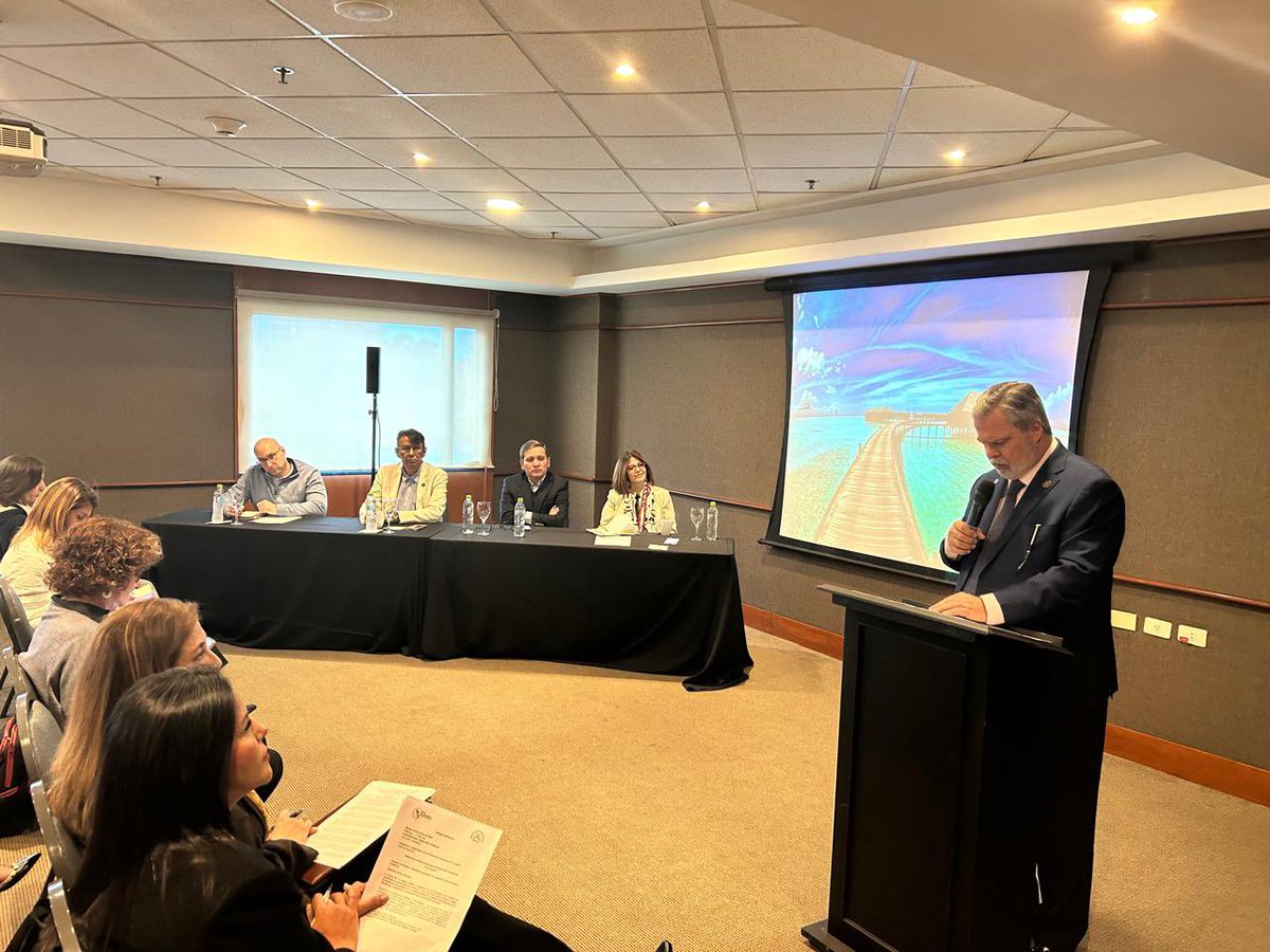 mriost's tweet photo. Diálogo Multiactor “Retos de la democracia para el desarrollo sostenible en la región” en el marco de #AsambleaGeneralOEA organizado por @REDLADoficial @ForoCiudadanoSC @CivilSocietyCoD @semillaspy #Paraguay 
@Int_IDEA https://t.co/HZ1EQRBqId