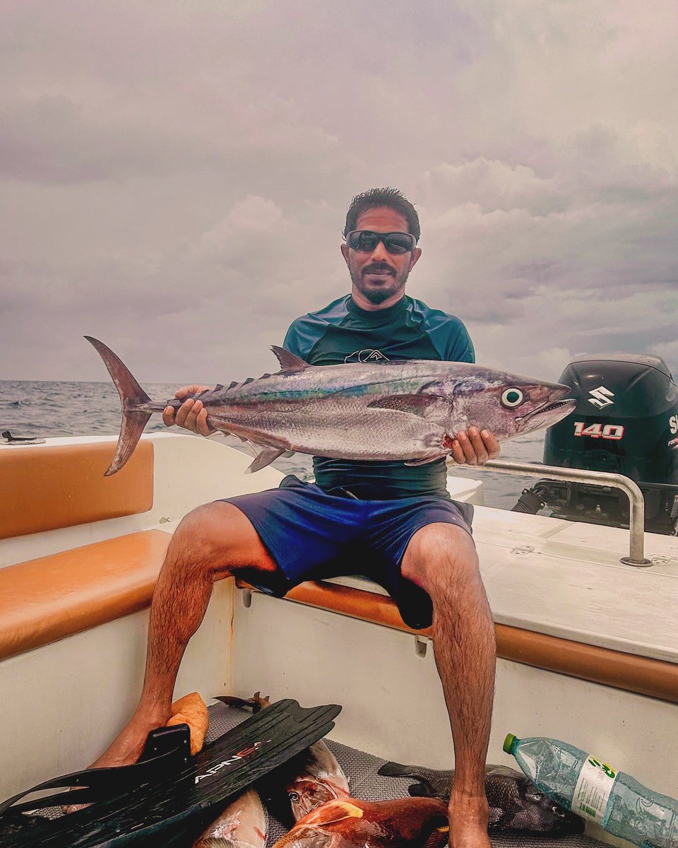 AbloxzA's tweet photo. Every fishing trip holds the promise of adventure and discovery. ๐
.
.
#spearfishing #dogtoothtuna #monster #ocean #oceanside #islandlife #fishinglife #lifestyle #adventure #discoverearth #placestovisit #sabbasummersuite #sabbabeachsuite #sabbabeachvillasandspa #sabbawhitesandcatamaran