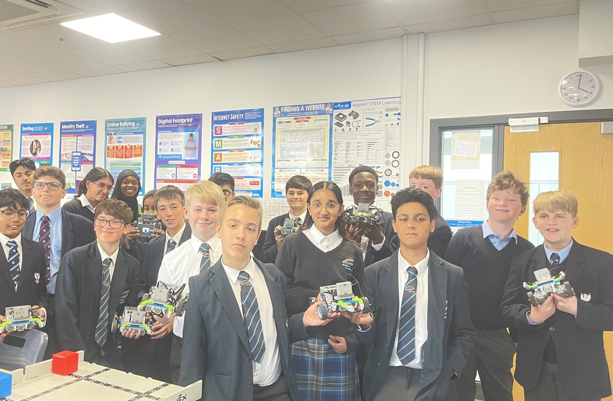 Students from <a href="/Bedford_Academy/">Bedford Academy</a> &amp; <a href="/BedfordSchool/">Bedford School</a>  are benefitting from a partnership between The Harpur Trust &amp; <a href="/FoundersClerk/">The Worshipful Company of Founders</a> to enhance their engineering &amp; coding skills through robotics by providing robotic kits to share between the schools. harpurtrust.org.uk/article/1210/r… #STEM