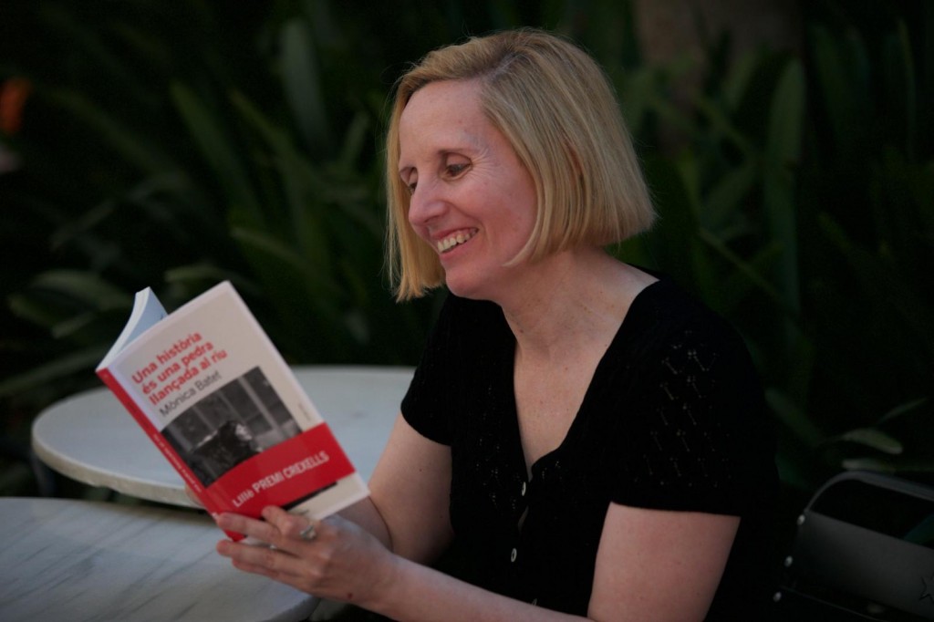 🙌Mònica Batet guanya el Premi Crexells per la novel·la ‘Una història és una pedra llançada al riu’. L’escriptora, tècnica i professora de català del Servei Lingüístic i de Publicacions #URV ha rebut el guardó que atorga l’Ateneu Barcelonès. Enhorabona!

👉diaridigital.urv.cat/monica-batet-p…