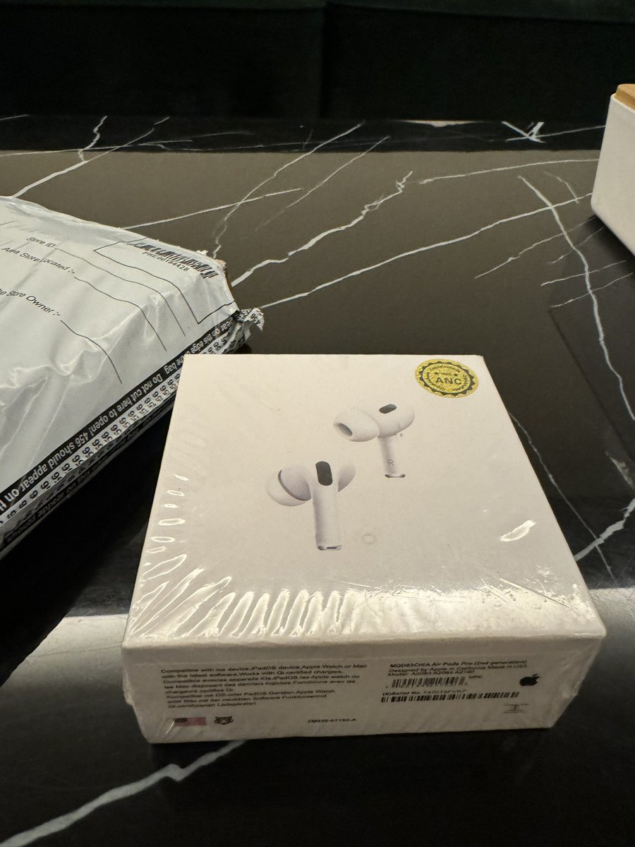 gupta1ayush's tweet photo. Fake product scam @amazonIN @amazon 
Ordered one plus ear buds (cod) and got a box with fake air pods pro 2 
Delivery person took cash and product shows being returned to seller in the app. 
Serious scam being run through a large platform. @mycyberdelhi https://t.co/Fm8vGwHc51