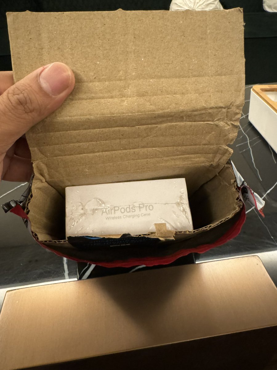 gupta1ayush's tweet photo. Fake product scam @amazonIN @amazon 
Ordered one plus ear buds (cod) and got a box with fake air pods pro 2 
Delivery person took cash and product shows being returned to seller in the app. 
Serious scam being run through a large platform. @mycyberdelhi https://t.co/Fm8vGwHc51