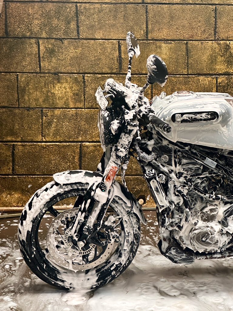 Twitter Folks 🙋🏻 I'm selling my mint condition bike in Bangalore, only 5000 km used! I've moved to Mumbai and need to sell it. DM for more details btw it’s a Husqvarna vitpilen’2021.

If not interested, please retweet for good karma!