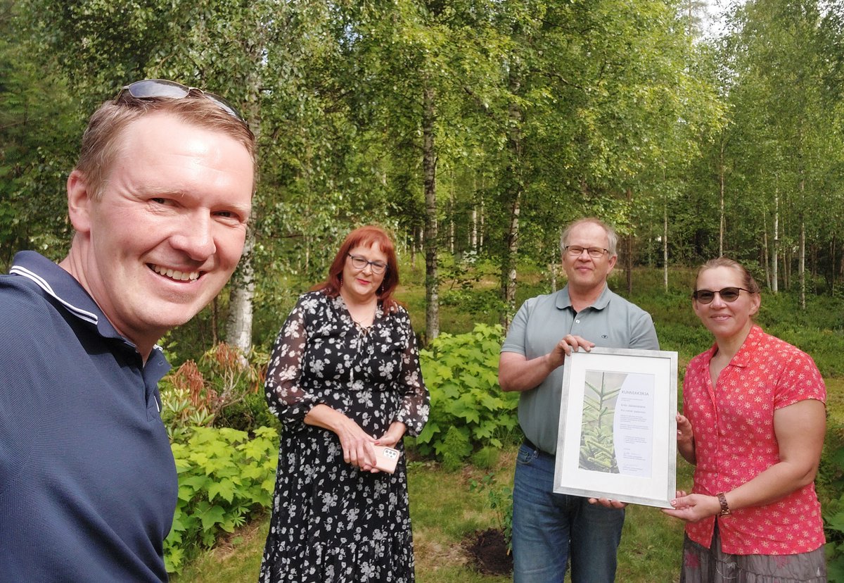 Pro metsä-palkinto Kaakkois-Suomessa Erkki Jääskeläiselle!
Palkinto on tunnus aktiivisesta työstä metsien ja metsäalan hyväksi. Erityisperusteina aktiivinen yhteistyön rakentaminen toimijoiden ja metsänomistajien välillä. Onnittelut Erkille!  <a href="/metsakeskus/">Suomen metsäkeskus</a> <a href="/mhyetelakarjala/">MHY Etelä-Karjala</a>