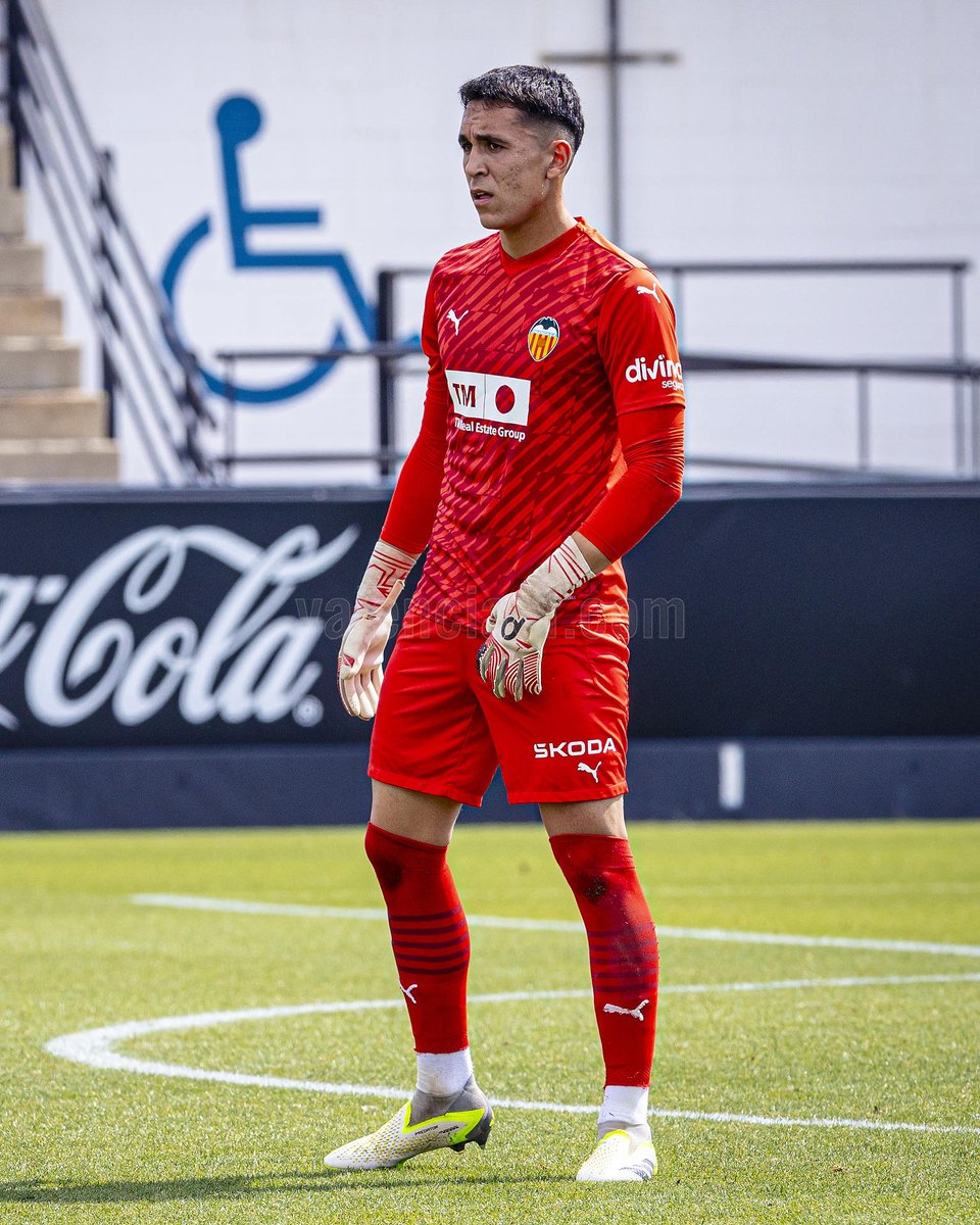 Academia_VCF's tweet photo. 📝El jugador David Vassilev 'Vassi' finaliza su vinculación con la @Academia_VCF 

9⃣ Temporadas en la @Academia_VCF 
🧤 del #VCFMestalla 

🦇Gracias por tu compromiso en estos 9 años 

Mucha suerte en tu nueva etapa ‼️ https://t.co/zWqCcF4Bra