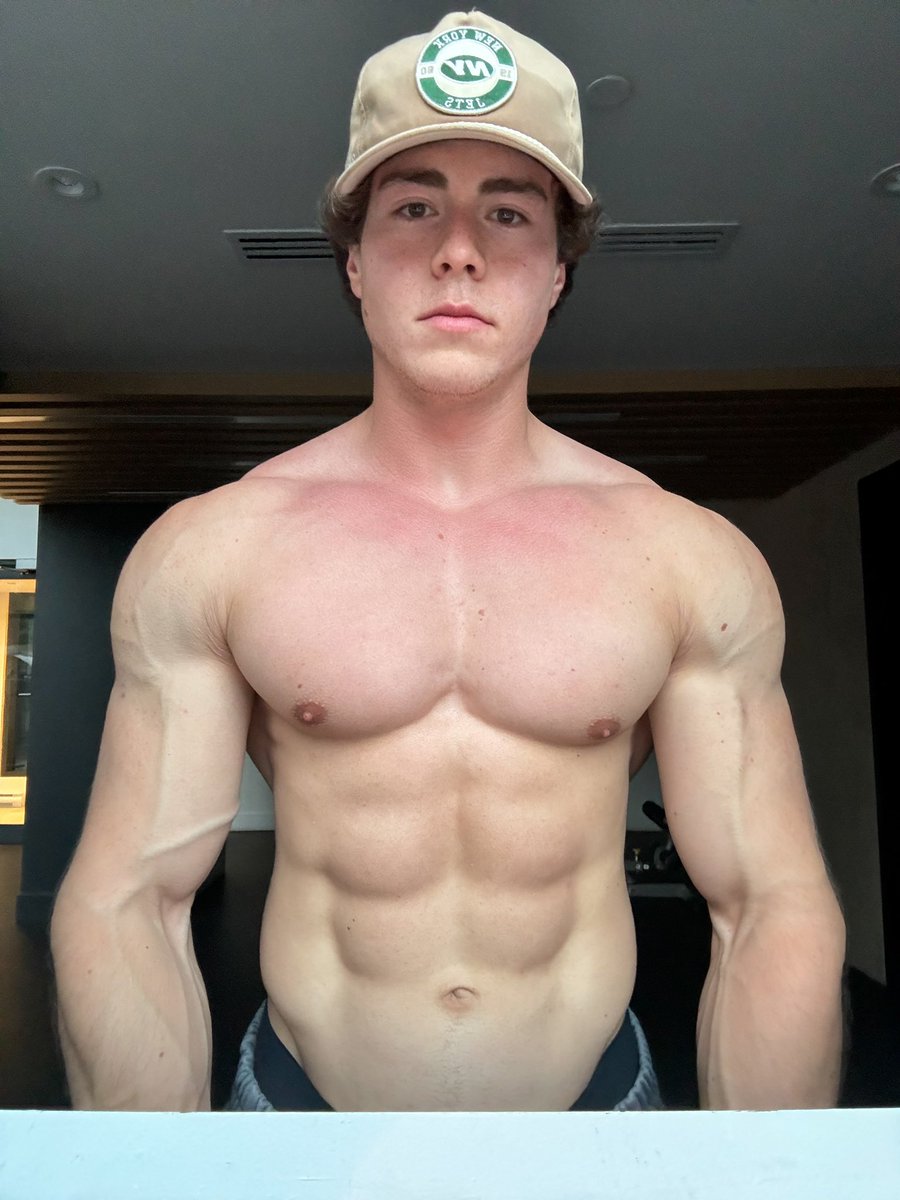 _zachthayer's tweet photo. what do you think i was training? https://t.co/VNV0k0XNpz