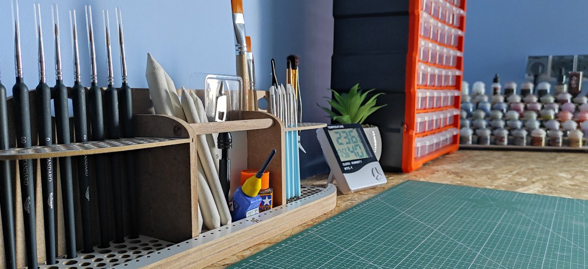 MakintoshGamer's tweet image. Trochę to trwało ale nareszcie mogę się Wam, moi Kochani, pochwalić ciasnym, ale własnym, warsztatem przystosowanym zarówno do drobnych napraw elektroniki jak i &quot;malowania laleczek&quot; 😉.

#channelupdate #newiscoming #nadchodzinowe #retro #modern #hardware #workshop #offlinegaming