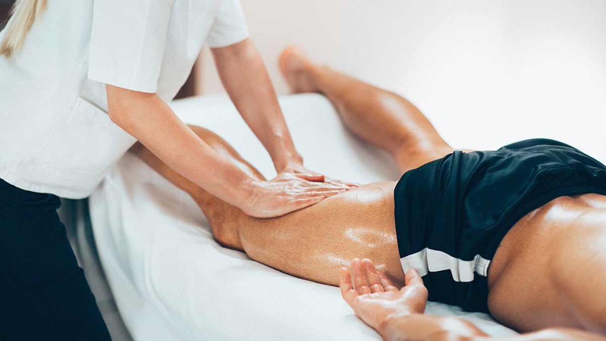 Sport, circolazione e cervicale spingono gli italiani sotto le mani dei #massaggiatori. 💆🏽‍♂️
Quali sono le altre preferenze? Scoprilo nella nostra ricerca 👇
blog.prontopro.it/blog/il-tocco-…