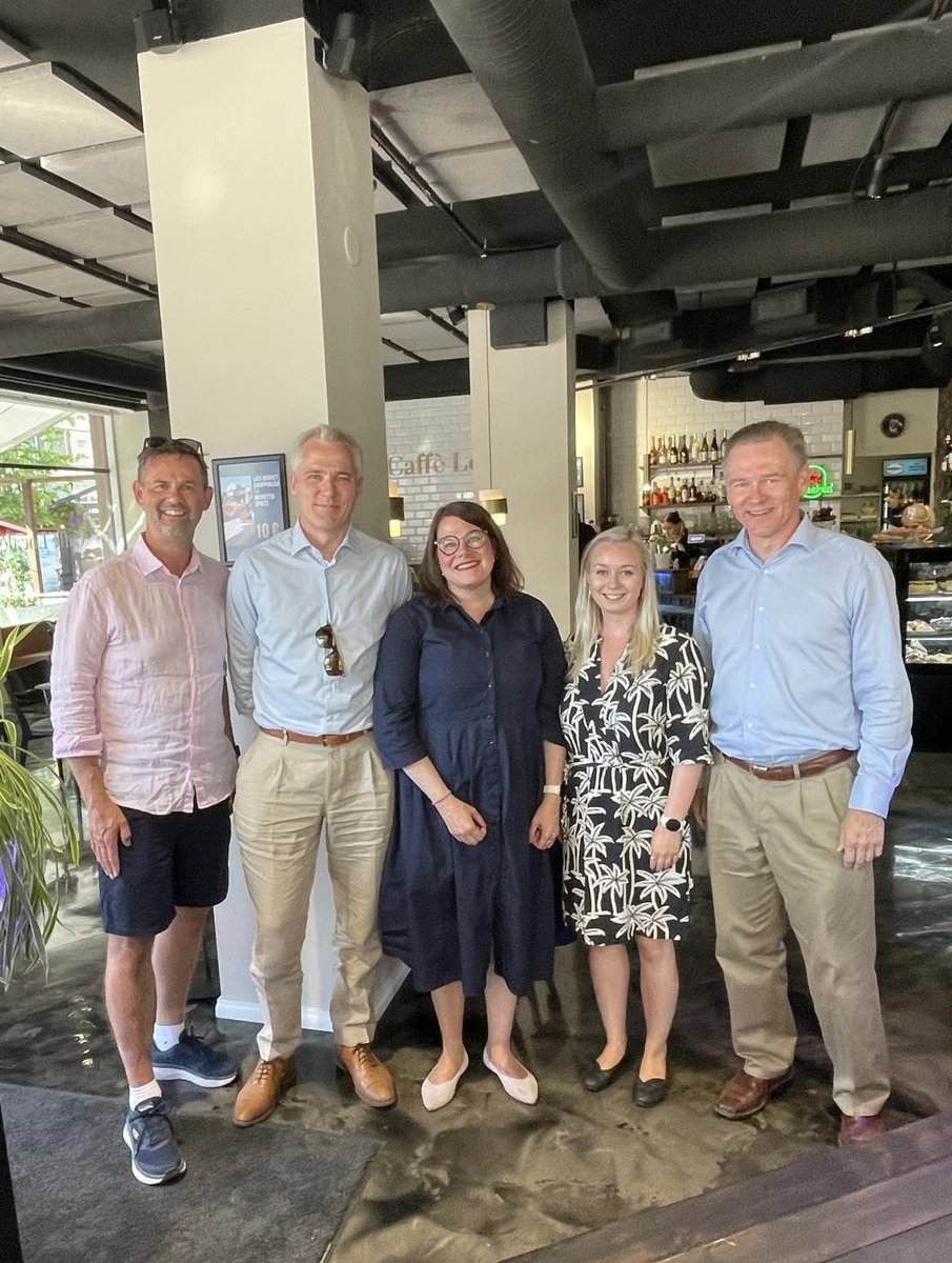 Kiitos ministeri <a href="/adleande/">Anders Adlercreutz</a> Adlercreutz hyvästä tapaamisesta Porissa! 🤝

Puhuimme luonnontieteellis-matemaattisen osaamisen merkityksestä teollisuudelle, sekä ammatillisen koulutuksen tärkeydestä. 

Tämä on alku loistavalle yhteistyölle! 💎

#SuomiAreena