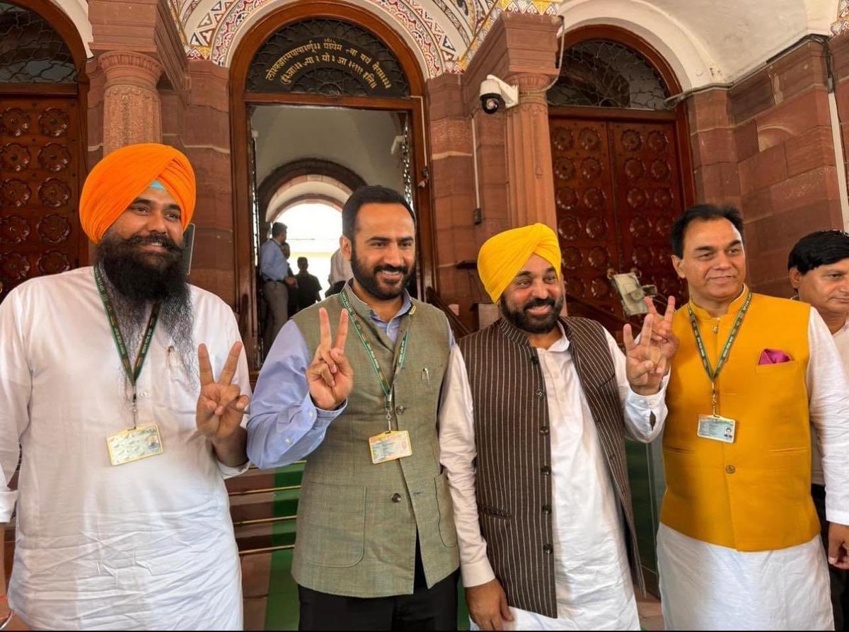Dr. Raj Kumar (@drrajchabbewal) on Twitter photo โ เจฌเจนเฉเจค เจงเฉฐเจจเจตเจพเจฆโ CM <a href="/BhagwantMann/">Bhagwant Mann</a> เจเฉ เจคเฉเจนเจพเจกเฉ เจ
เฉฑเจ เจธเฉฐเจธเจฆ เจตเจฟเฉฑเจ เจซเฉเจฐเฉ เจฆเฉเจฐเจพเจจ เจฎเฉเจฐเฉ เจจเจพเจฒเจผ เจฎเฉเจฐเฉ เจธเจพเจฅเฉ , <a href="/meet_hayer/">Gurmeet Singh Meet Hayer</a> เจเฉ เจ
เจคเฉ <a href="/kang_malvinder/">Malvinder Singh Kang</a> เจเฉ เจจเจพเจฒ เจชเจพเจฐเจฒเฉเจฎเฉเจเจ เจฆเจพ เจ
เจชเจฃเจพ เจคเจเฉเจฐเจฌเจพ เจธเจพเจเจเจพ เจเจฐเจเฉ เจธเจพเจกเฉ เจตเจฟเฉฑเจ เจเฉฑเจ เจจเจตเฉเจ เจเจฐเจเจพ เจฆเจพ เจธเฉฐเจเจพเจฐ เจเฉเจคเจพ เจนเฉ เฅค
<a href="/ArvindKejriwal/">Arvind Kejriwal</a> โฆ<a href="/AAPPunjab/">AAP Punjab</a>โฉ #loksabha โ เจฌเจนเฉเจค เจงเฉฐเจจเจตเจพเจฆโ CM <a href="/BhagwantMann/">Bhagwant Mann</a> เจเฉ เจคเฉเจนเจพเจกเฉ เจ
เฉฑเจ เจธเฉฐเจธเจฆ เจตเจฟเฉฑเจ เจซเฉเจฐเฉ เจฆเฉเจฐเจพเจจ เจฎเฉเจฐเฉ เจจเจพเจฒเจผ เจฎเฉเจฐเฉ เจธเจพเจฅเฉ , <a href="/meet_hayer/">Gurmeet Singh Meet Hayer</a> เจเฉ เจ
เจคเฉ <a href="/kang_malvinder/">Malvinder Singh Kang</a> เจเฉ เจจเจพเจฒ เจชเจพเจฐเจฒเฉเจฎเฉเจเจ เจฆเจพ เจ
เจชเจฃเจพ เจคเจเฉเจฐเจฌเจพ เจธเจพเจเจเจพ เจเจฐเจเฉ เจธเจพเจกเฉ เจตเจฟเฉฑเจ เจเฉฑเจ เจจเจตเฉเจ เจเจฐเจเจพ เจฆเจพ เจธเฉฐเจเจพเจฐ เจเฉเจคเจพ เจนเฉ เฅค
<a href="/ArvindKejriwal/">Arvind Kejriwal</a> โฆ<a href="/AAPPunjab/">AAP Punjab</a>โฉ #loksabha