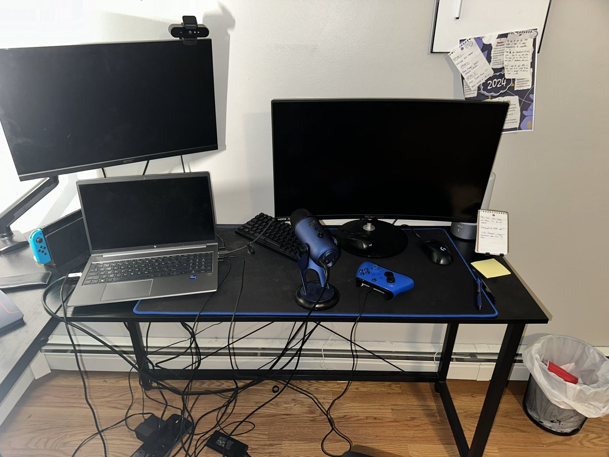 Back to the laptop setup, but we still grinding💪🏾