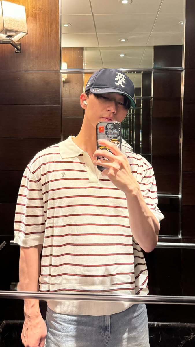 bbroring_'s tweet photo. 역시 참모델이셔
서쥬니 사복으로 입으니까 더 힙함 https://t.co/p8gRqeGgaj