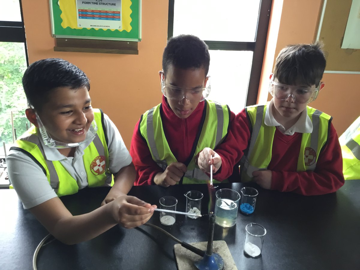SacredHeartM23's tweet photo. Year 5 had an exciting morning at @StPaulsRCHigh in the science department. They took part in a chemistry workshop exploring how different chemicals react with fire, and got to witness some impressive experiments! Thank you for having us, St Paul's. https://t.co/GccWkOcOey