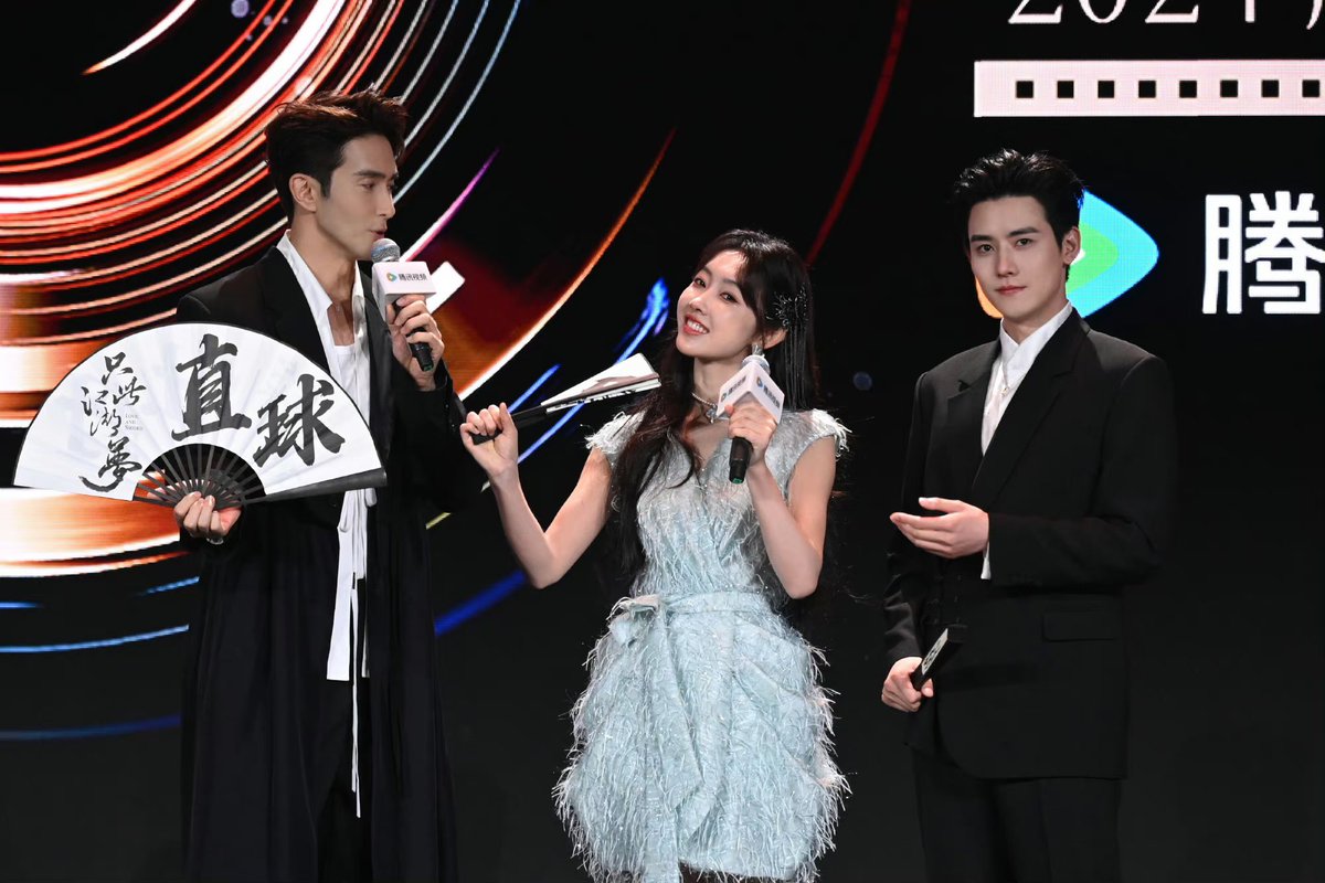 xuanlufanpage's tweet photo. 240624 #XuanLu weibo

“A happy day 📷”

#TencentConference
#2024TencentVideoDramaParty 

Drama #只此江湖梦 #LoveandSword
#高伟光 #GaoWeiGuang
#任豪 #RenHao
#宣璐 #선로 
4/4 https://t.co/AIEGTfO7LA