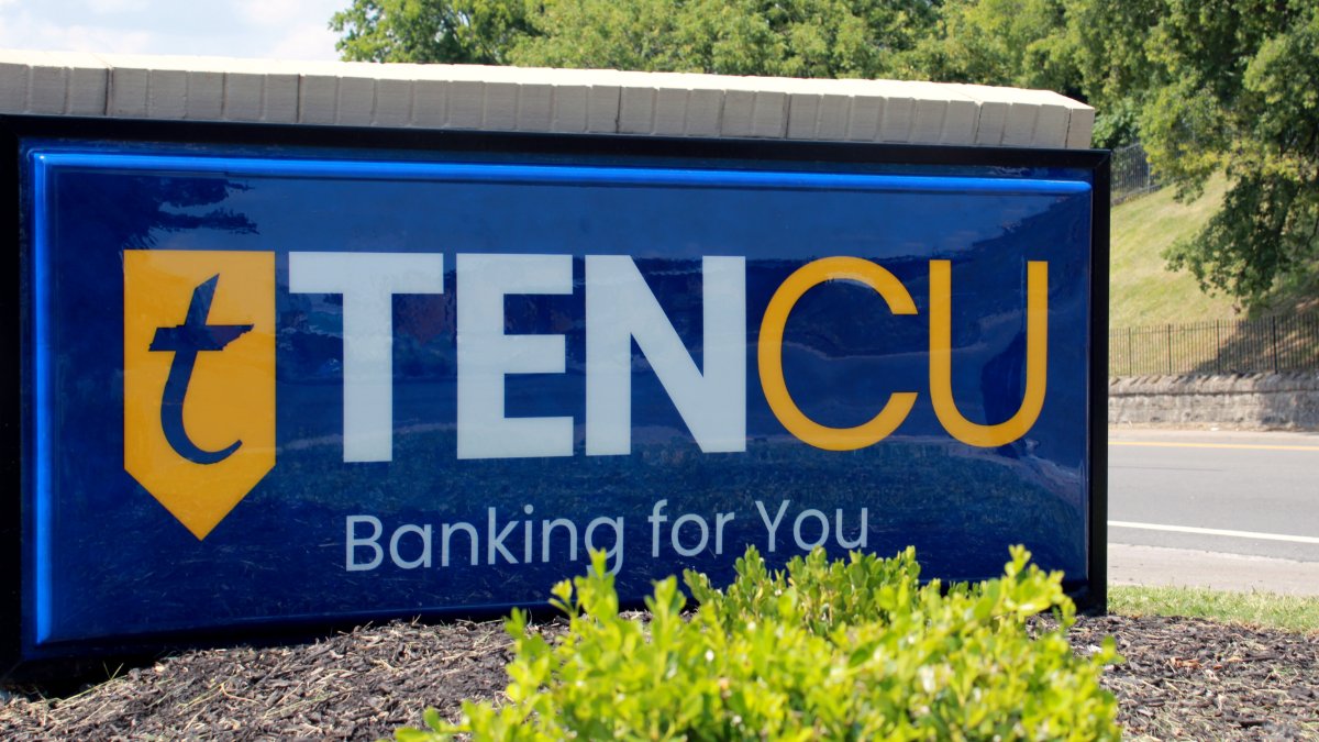 TENCreditUnion's tweet image. 🎉 Guess what? Our signs at Main just had a major glow-up! Come see the new look 👀 ✨ #FreshLook #SignRefresh #TENCU #Nashville #Tennessee #Glowup