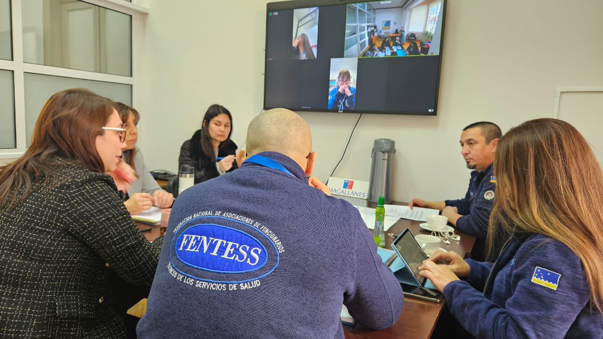 SaludMagallanes's tweet photo. 🔴 #FortalecimientoVinculaciónInstitucional Para seguir avanzando trabajo en beneficio de funcionarios/as, nos reunimos con #FENTESS #Magallanes, a fin de evaluar gestión desarrollada durante el semestre @ministeriosalud @JorgeFlies @DPRMagallanes @ximenaguilera https://t.co/8IjLxhAJZz