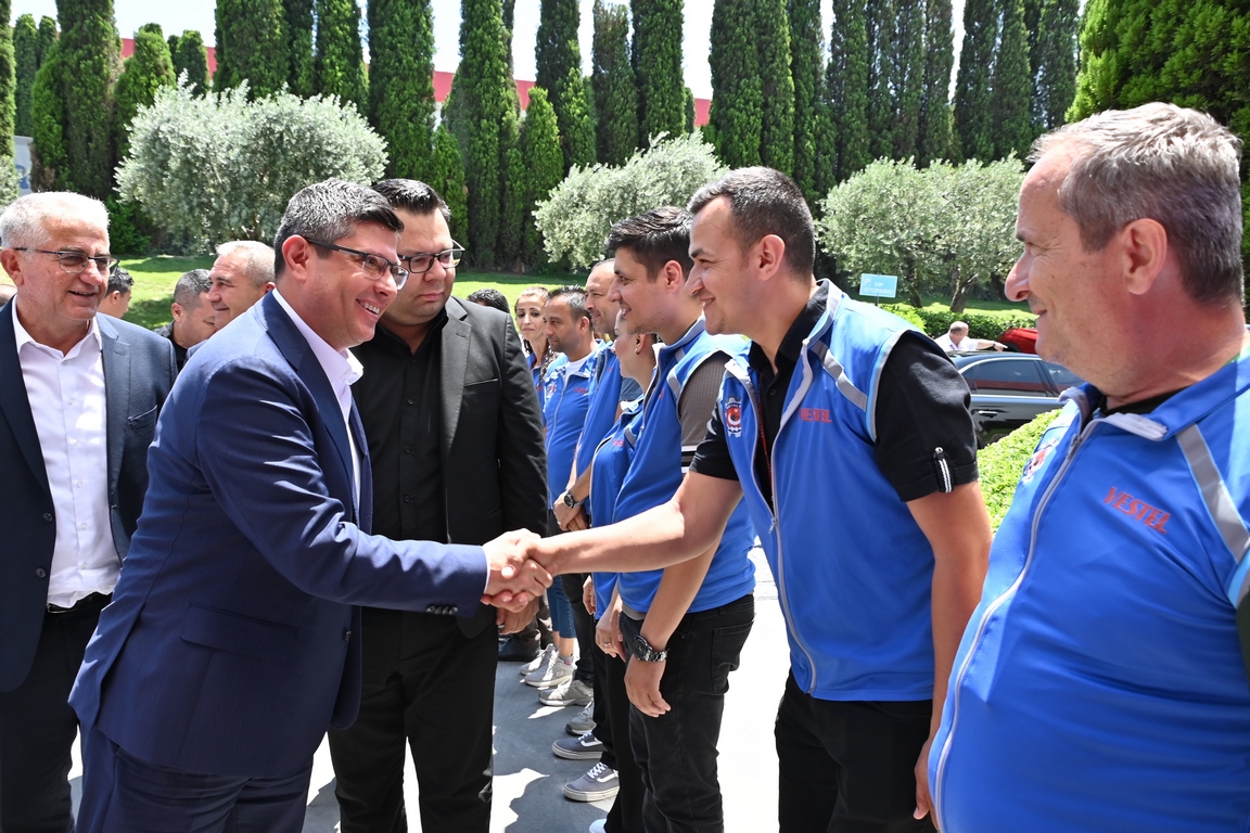 TurkMetalSen's tweet image. GENEL BAŞKANIMIZ ALTUNDAĞ VESTEL&apos;DE

Genel Başkanımız Uysal Altundağ, Vestel Elektronik ve Vestel Beyaz Eşya işyerlerini ziyaret ederek, üyelerimizle bir araya geldi.

Haberin detayları için: bit.ly/genelbaskanves…