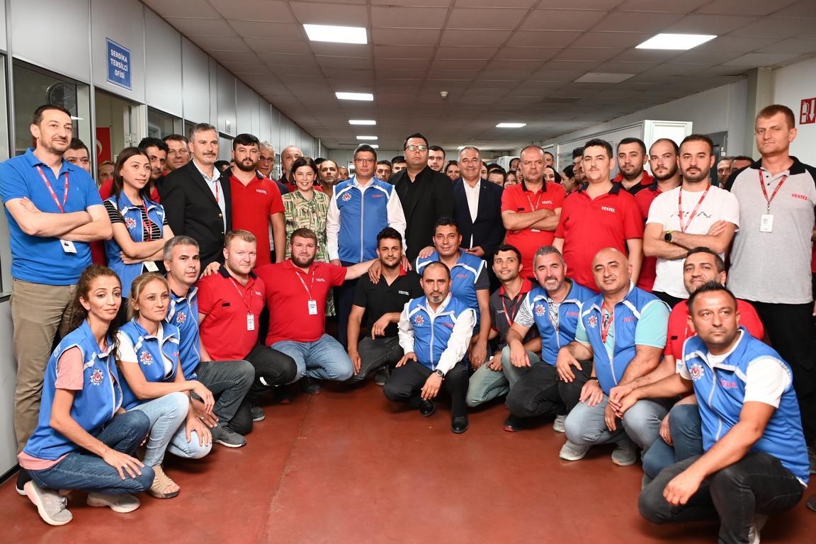 TurkMetalSen's tweet image. GENEL BAŞKANIMIZ ALTUNDAĞ VESTEL&apos;DE

Genel Başkanımız Uysal Altundağ, Vestel Elektronik ve Vestel Beyaz Eşya işyerlerini ziyaret ederek, üyelerimizle bir araya geldi.

Haberin detayları için: bit.ly/genelbaskanves…