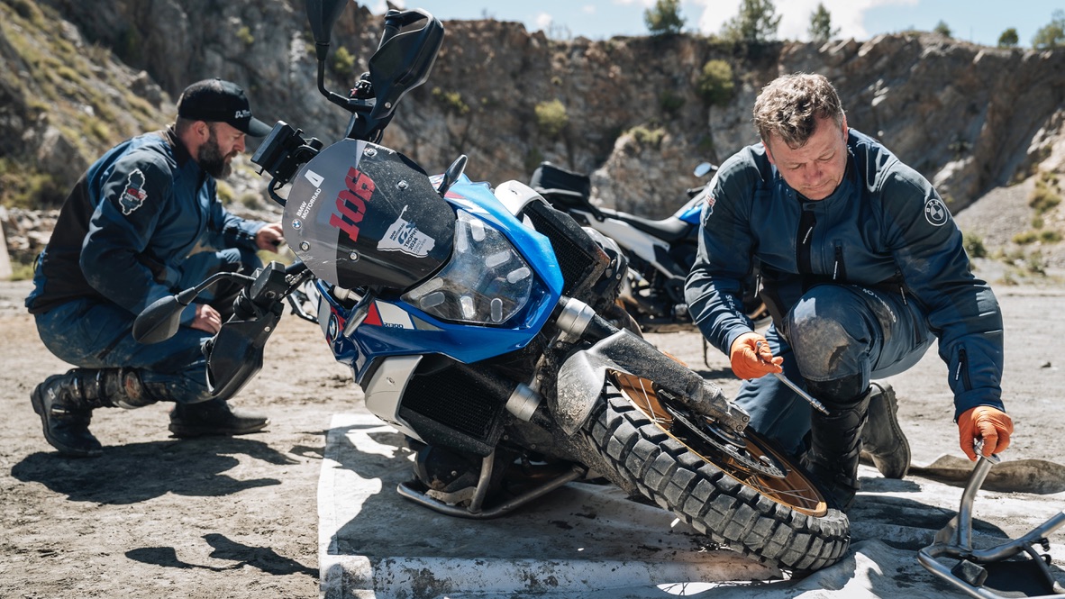 BMWMotorrad's tweet photo. Witness the training of eight highly skilled participants striving to become an #ExpeditionLeader!
They have managed challenges with the #R1300GS to professionally & safely guide groups of people on expeditions.
➡️ https://t.co/DcTClyAGYh
#MakeLifeARide #SpiritOfGS #BMWMotorrad https://t.co/tlGMR4dQG2