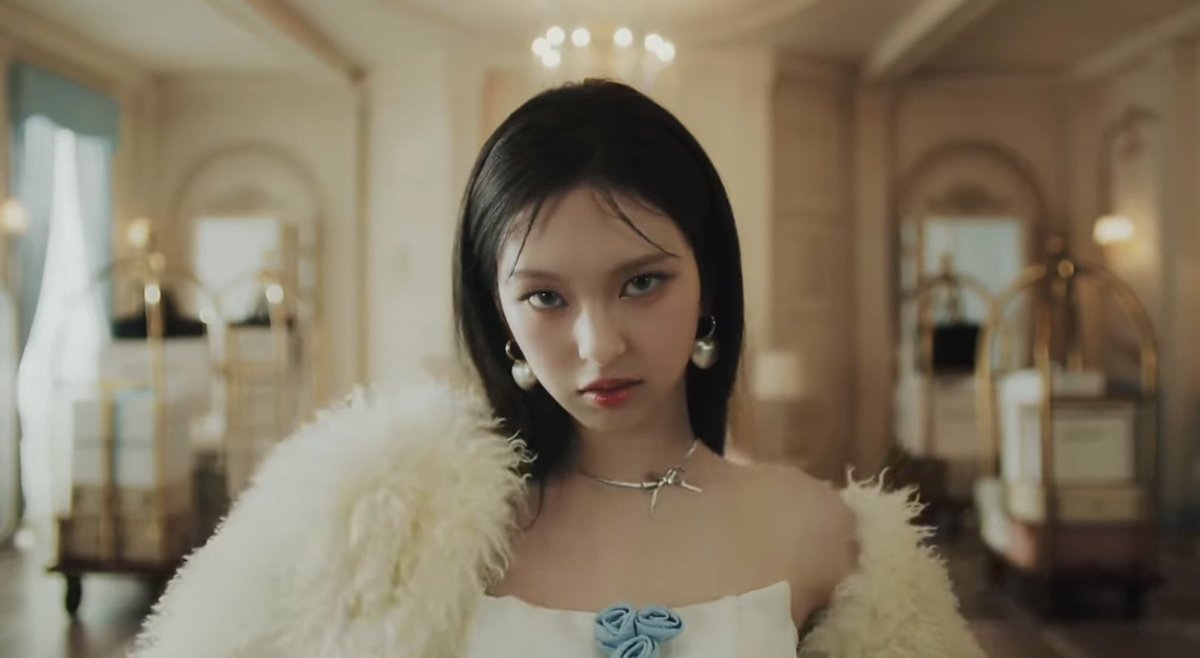 _CQTth's tweet photo. ความสวยของน้องชิกิต้ามากขึ้นมากขึ้นทุกวันเลยค่ะ Teaser มาเปิดคลิปด้วย ไหนจะเสื้อผ้าหน้าผมคือ กินขาดมาก พี่เสือทั่วโลกไม่ไหวแน่นอน เพราะน้องสวยไม่ไหว 🫠🥰

FOREVER MV TEASER
#BABYMONSTER_FOREVER_D5
#CHIQUITA #BABYMONSTER 

 https://t.co/aR9fu0zj8F