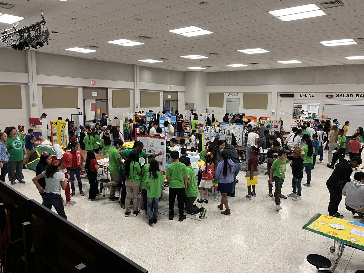 AP_Zirkle's tweet image. @SliSummer Multicultural Celebration is here! Students are teaching EACH OTHER about the different countries of the world! Speaking and listening all day long. 🌎 @AliefLearns @AliefISD @Alief_SLE @MMrbracy @APBlair_ @Sroninub2Newby #SUCCESSnothingless