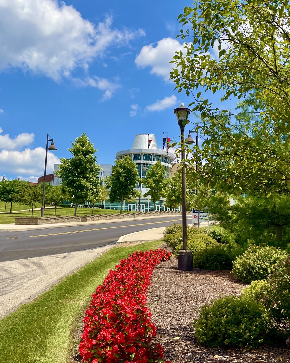 Campus Colors ❤️💙

Today and tomorrow we will be welcoming our newest class of incoming students to campus! 🙌 #DayOne