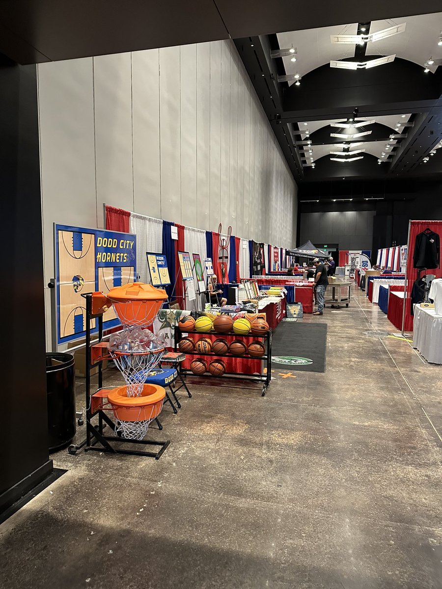 KBA_Coach's tweet image. All set up and ready to go @AustinTGCA ! Stop by and see us today or tomorrow. @Tabchoops @THSCAcoaches @NABC1927